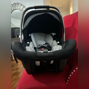 Nuna PIPA Lite Lx car seat with base and adapter for Nuna stroller. Color Verona